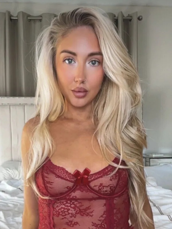 Layla Grace 👱🏼♀️🍑🍆 Teen Anal Queen