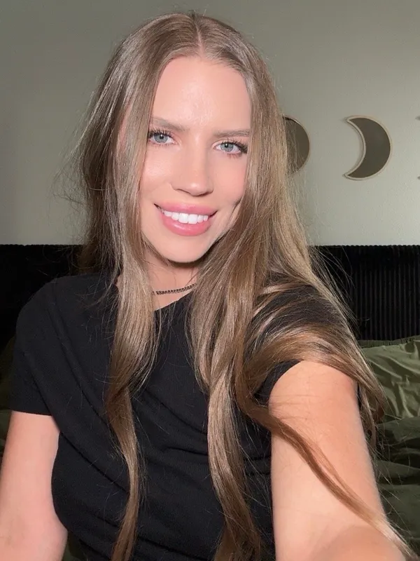 Alina 🖤