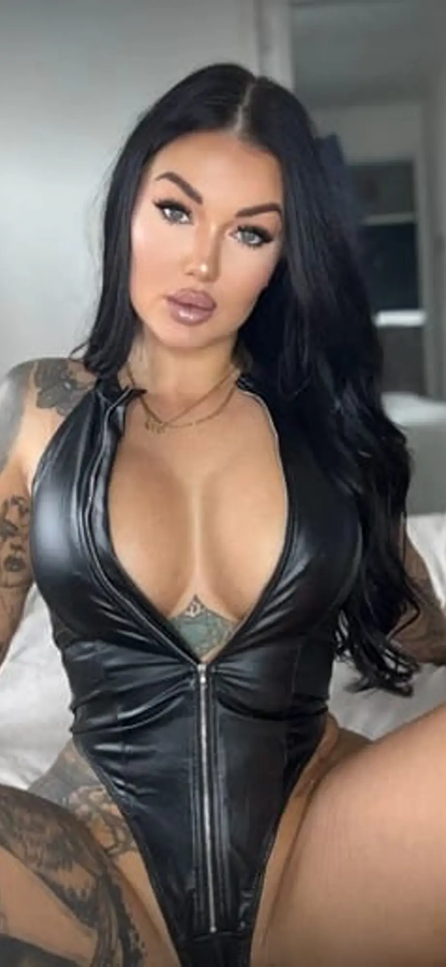 Scarlett - Tattooed & Horny