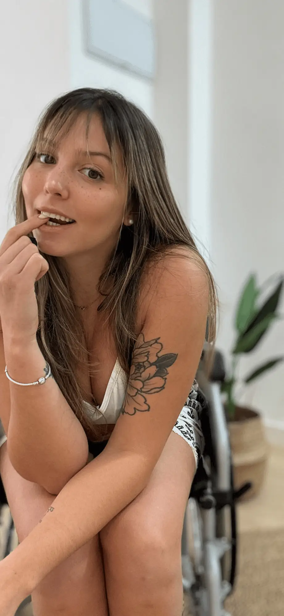 Lizzie ♿ Disabled & Freaky