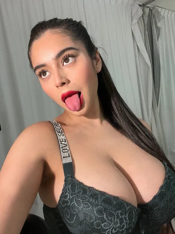 Big Titty Arab Princess 👑 FREE PAGE