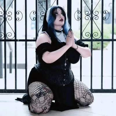 Raven Roth 🖤 livestream 9pm EST Friday June 5th 🖤