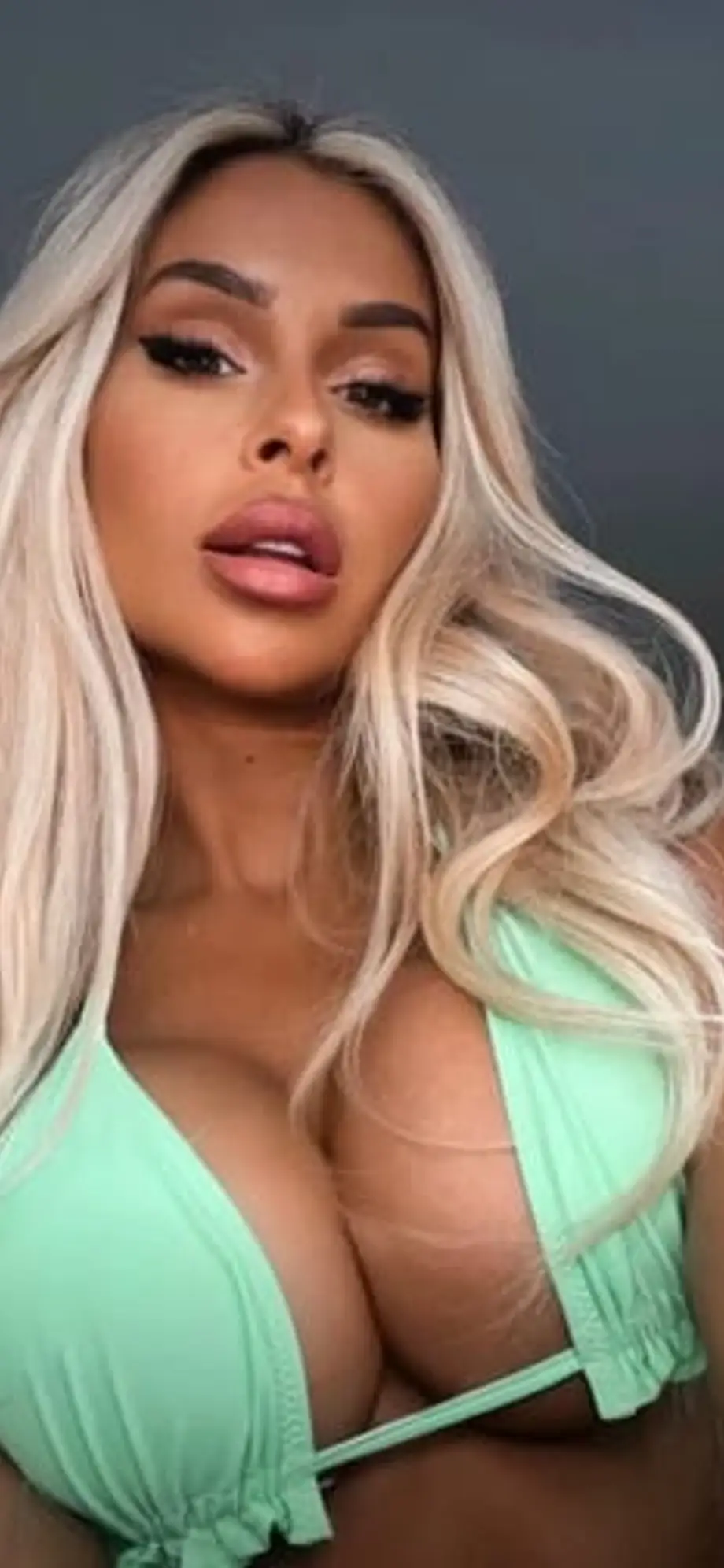 Mistress Mia 😈 Blonde Dom 👱🏼‍♀️ NEW